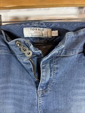 ⁠Torrid Jeans Size 22 Womens High Rise 3 Button Crop Jegging Stretch Blue Denim